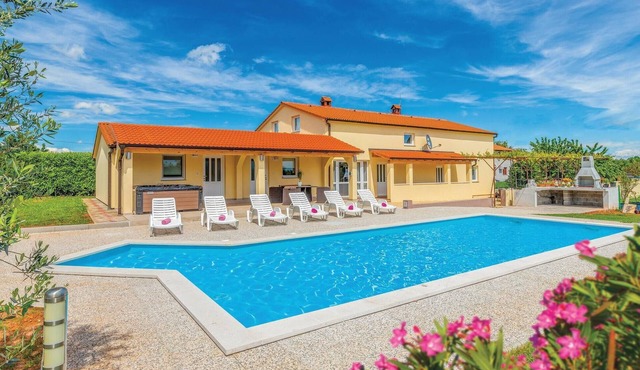 Amazing home in Marcana with sauna