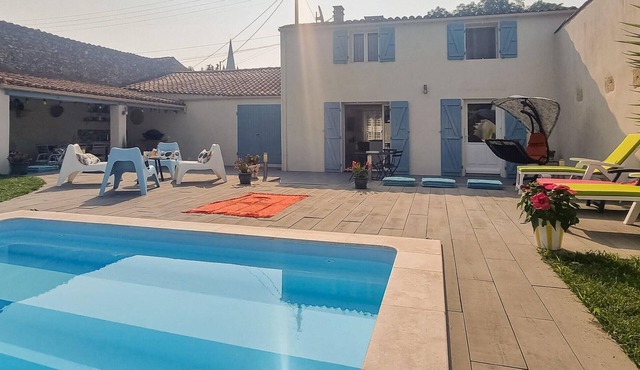 Amazing home in Marennes