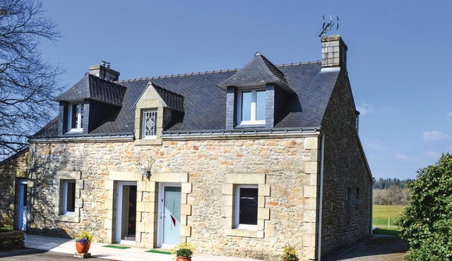 Amazing home in Meslan with kitchen