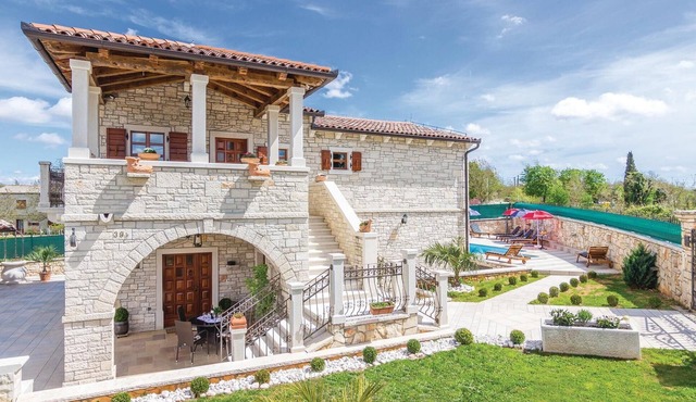 Amazing home in Modrusani