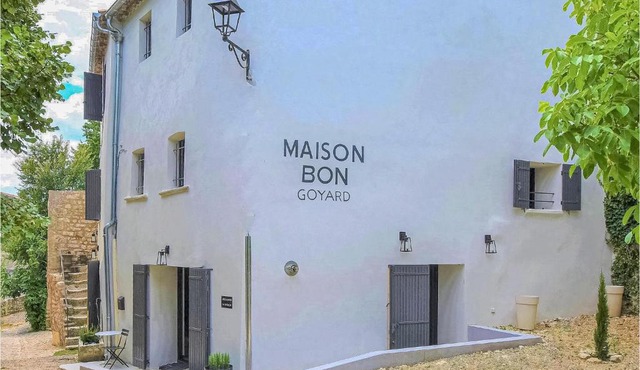 Amazing home in Monieux with 5 Bedrooms and WiFi