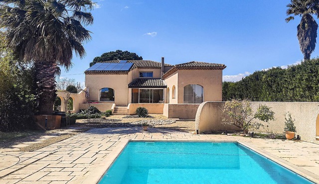 Amazing home in Montady with private swimming pool, can be inside or outside