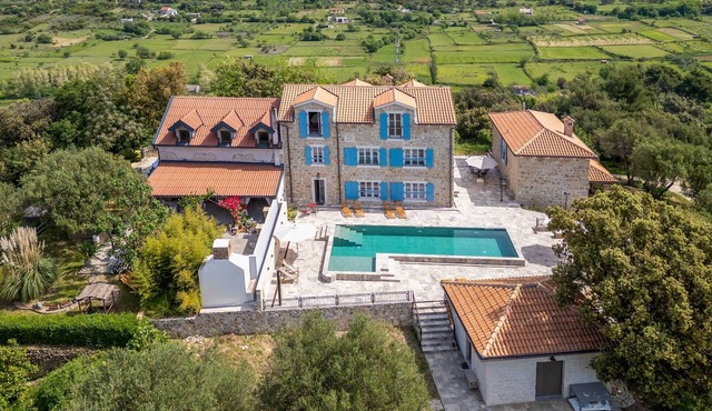 Amazing home in Mundanije