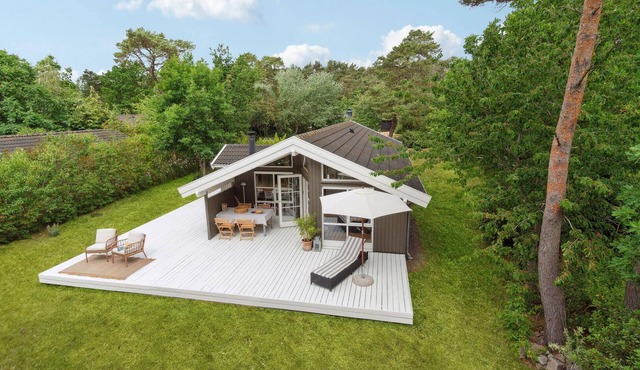 Amazing home in Nexø with WiFi