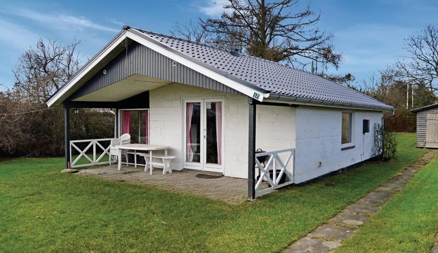 Amazing home in Odder with kitchen