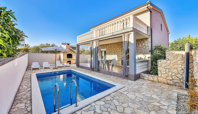 Amazing home in Okrug Gornji