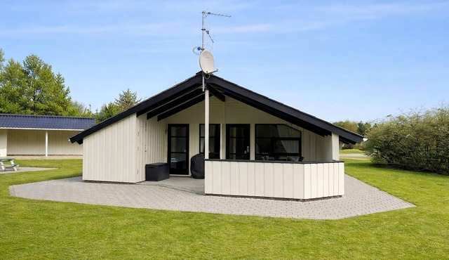 Amazing home in Oksbøl with sauna