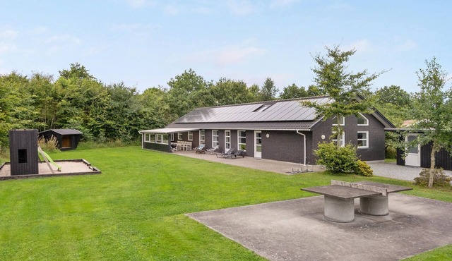 Amazing home in Oksbøl with sauna