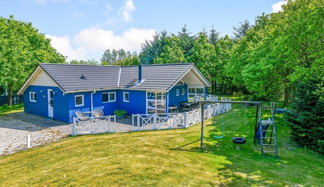 Amazing home in Oksbøl with WiFi