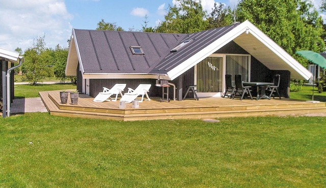 Amazing home in ørsted with sauna