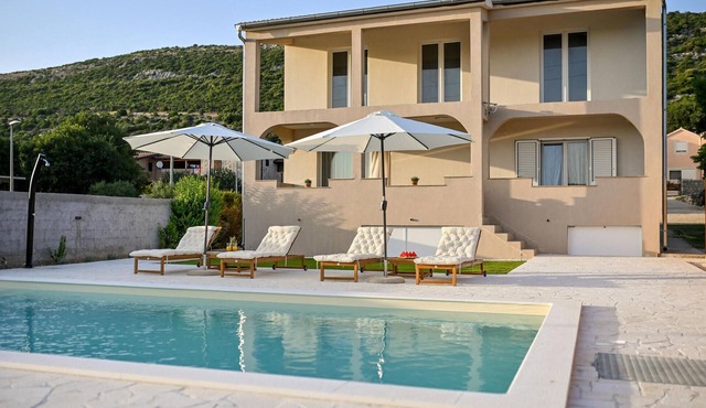 Amazing home in Pakostane