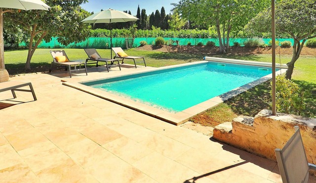 Amazing home in Paradou