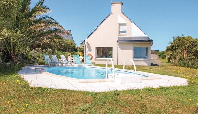 Amazing home in Pleubian