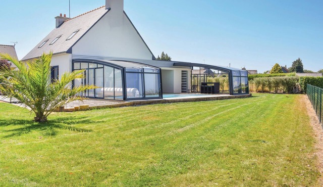 Amazing home in Plouézec with WiFi