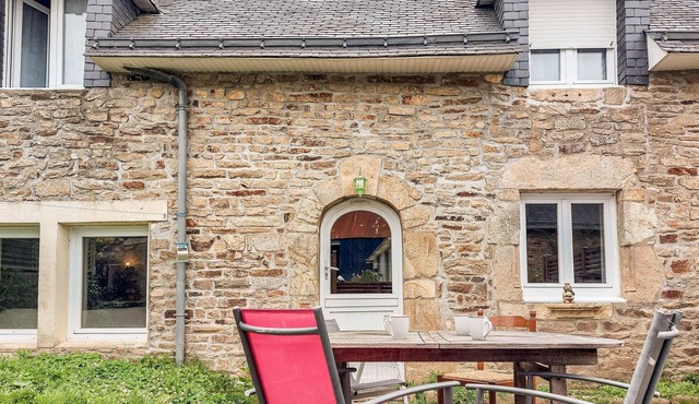 Amazing home in Pluvigner with WiFi