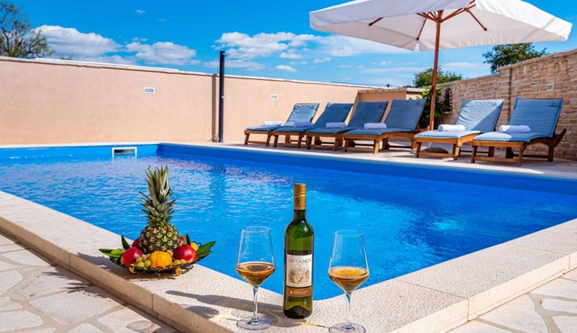 Amazing home in Pridraga