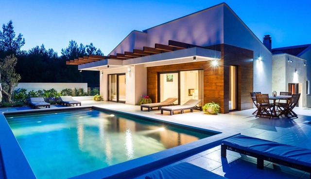Amazing home in Pridraga