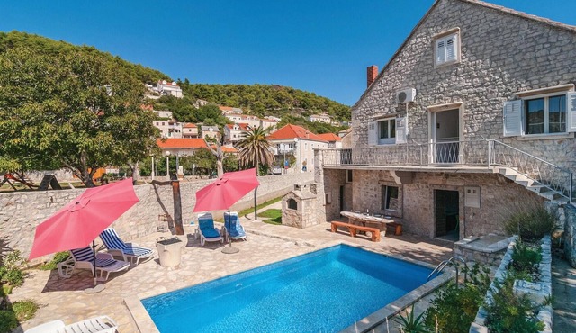 Amazing home in Pucisca