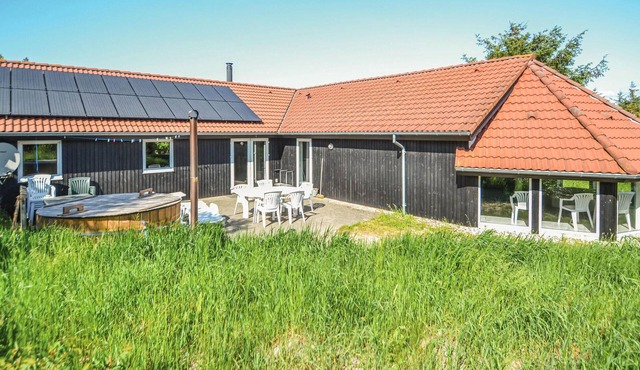 Amazing home in Ringkøbing with kitchen