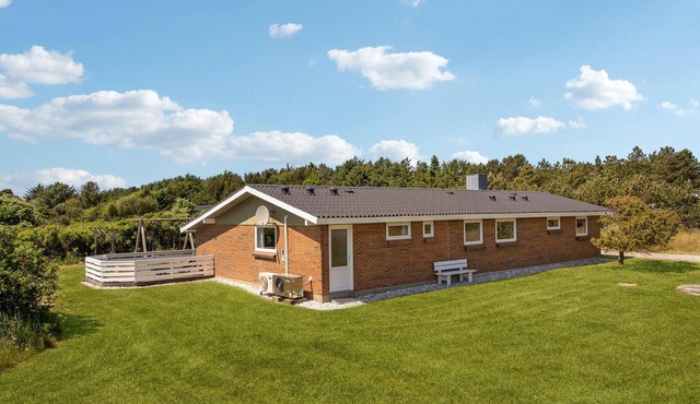 Amazing home in Ringkøbing with sauna