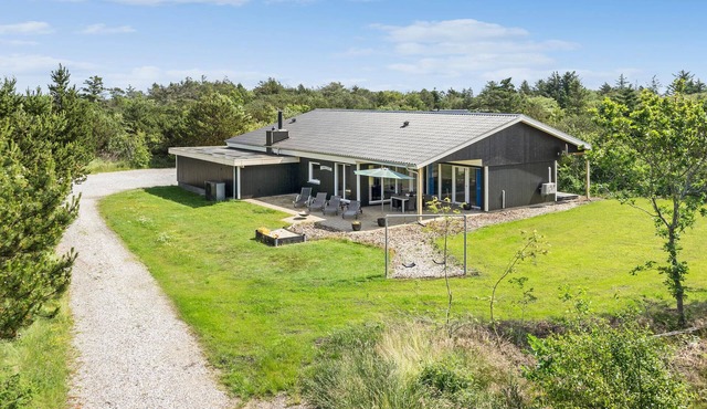 Amazing home in Ringkøbing with sauna