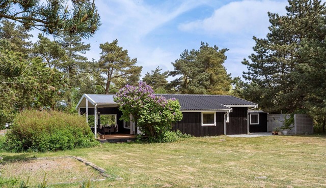 Amazing home in Rødby with WiFi