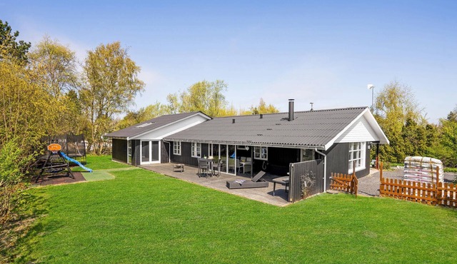 Amazing home in Rødby with sauna