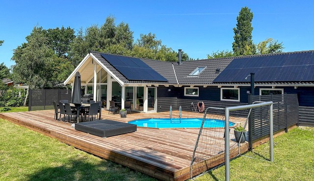 Amazing home in Rødby with sauna