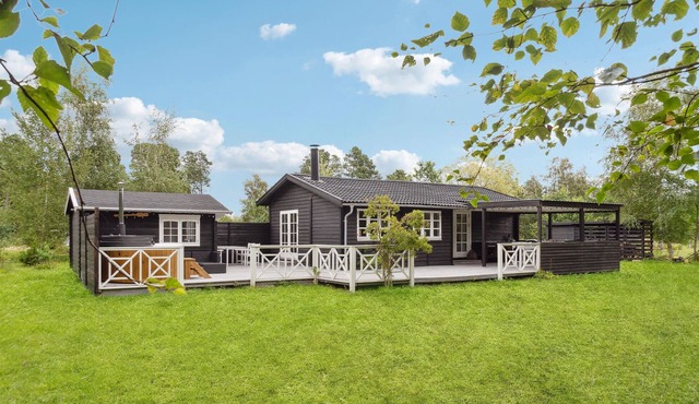 Amazing home in Rødby with WiFi