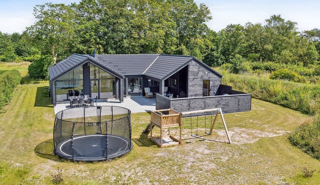 Amazing home in Rødby with WiFi