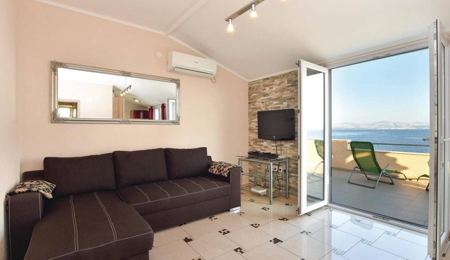 Amazing home in Rogac with house sea view