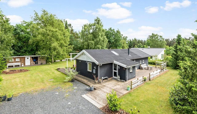 Amazing home in Rønde with WiFi