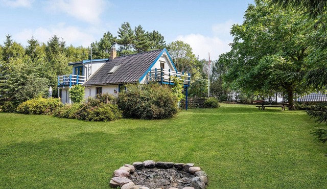 Amazing home in Rønne with kitchen