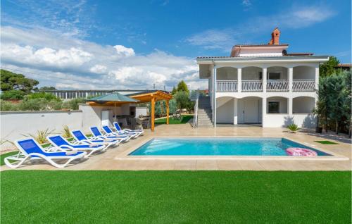 Amazing Home In Rosini