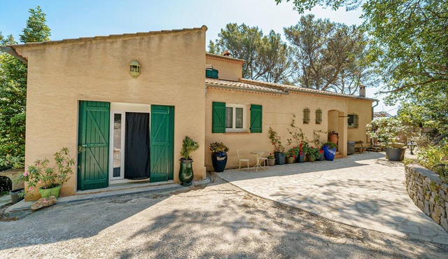 Amazing home in Solliès-Ville