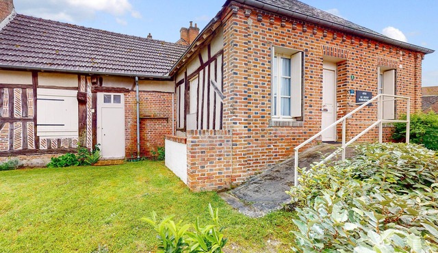 Amazing home in Saint-Viâtre with WiFi