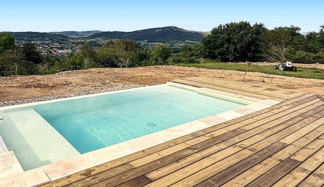 Amazing home in Salavas