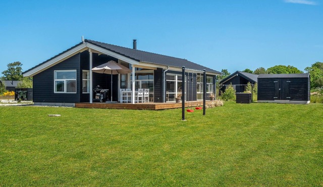 Amazing home in Samsø with kitchen
