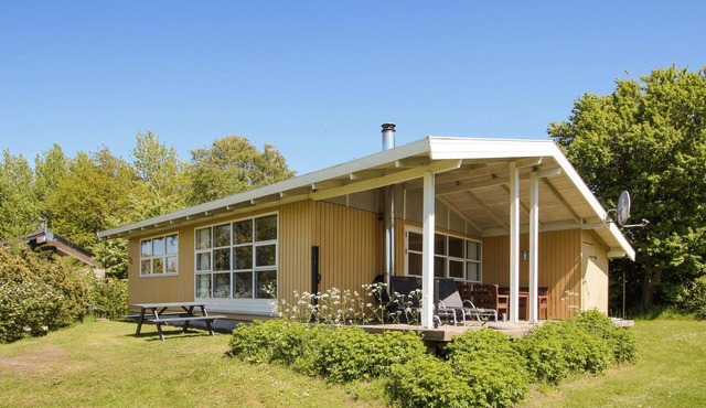Amazing home in Samsø with WiFi