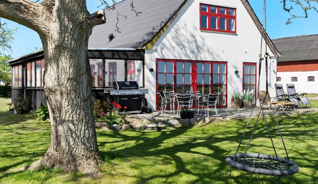 Amazing home in Samsø with WiFi