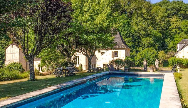 Amazing home in Sarrazac with WiFi