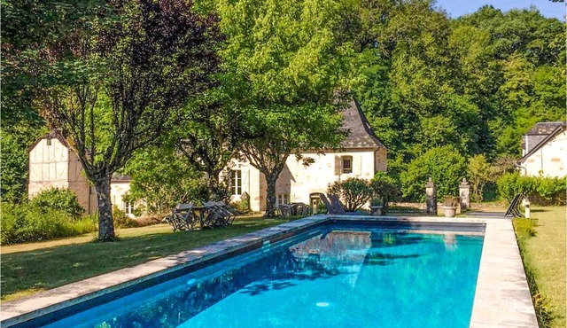 Amazing Home In Sarrazac With Wifi