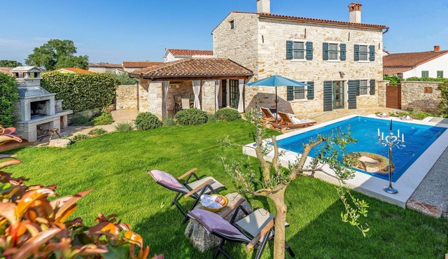 Amazing home in Sisan