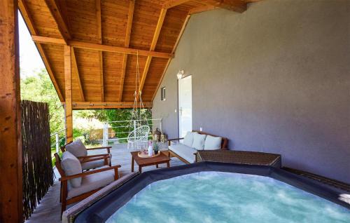 Amazing Home In Sisinec With Wifi