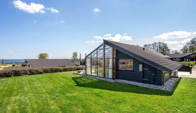 Amazing home in Sjølund with WiFi