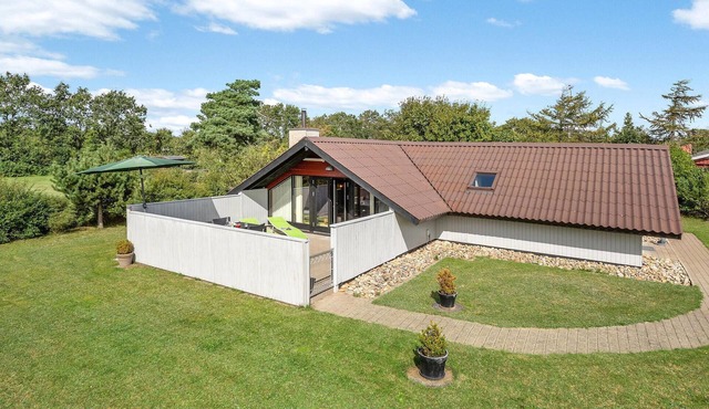 Amazing home in Skjern with kitchen