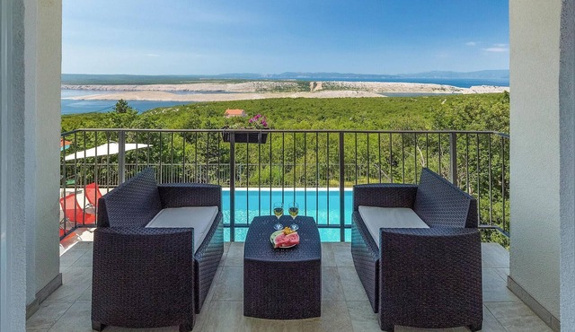 Amazing home in Smrika