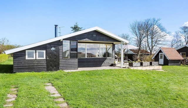 Amazing home in Snedsted with kitchen