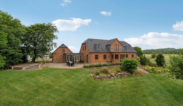 Amazing home in Spjald with WiFi