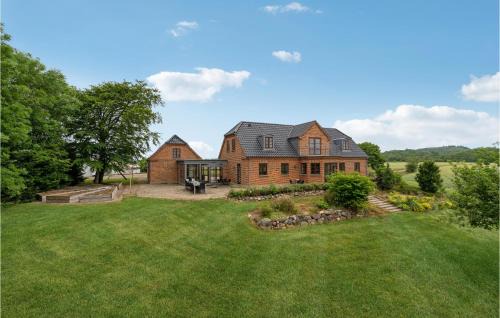 Amazing Home In Spjald With Wifi